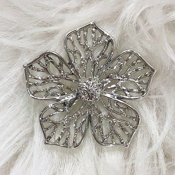 Vintage Poinsettia Flower Welded Metal Brooch - Picture 3 of 10